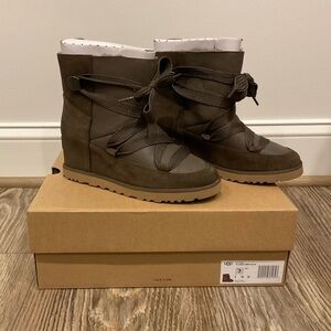 NEW in Box! UGG CLASSIC FEMME LACE UP BOMBER WEDGE ANKLE BOOTS US 7